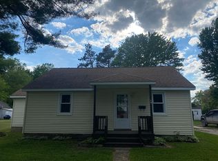 18 West St, Croswell, MI 48422