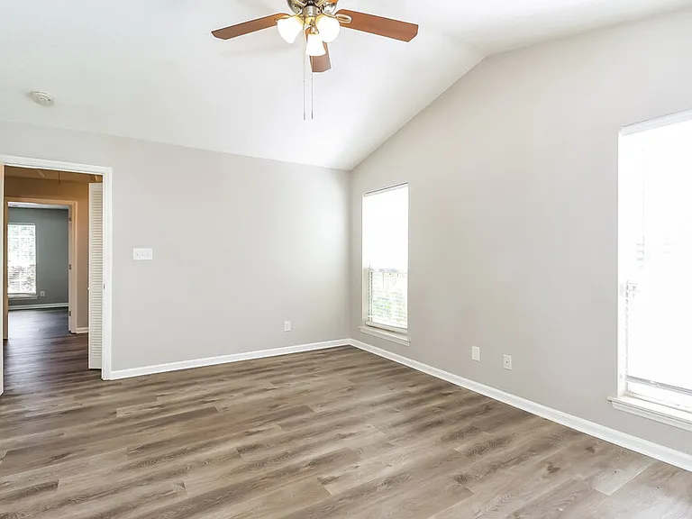 2601 Clarencefield Dr — Photo 9