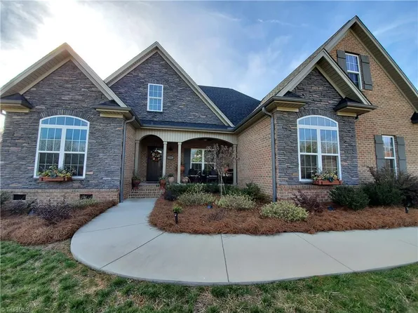734 Kapstone Xing, Lexington, NC 27295