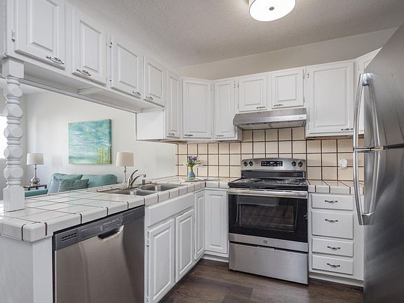 5th image of 226 Sylvan Ave