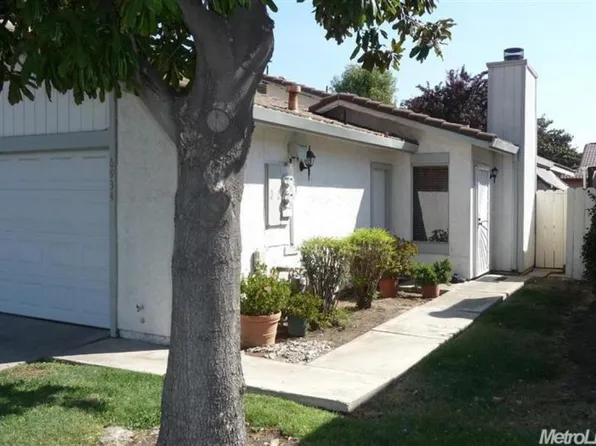 6934 Village Green Dr, Stockton, CA 95210