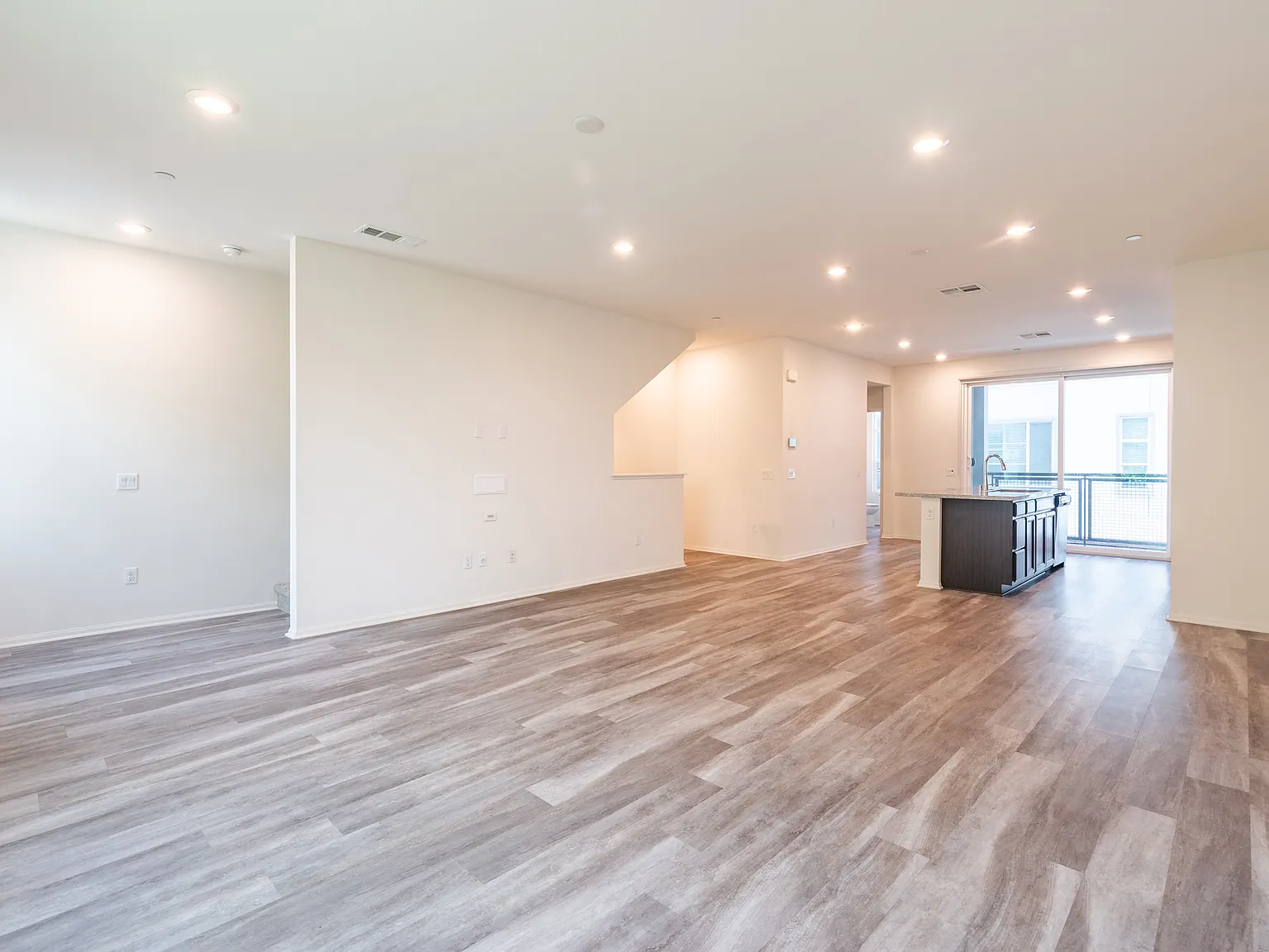 4 bed, 1880 sqft, $4,000 — Photo 4