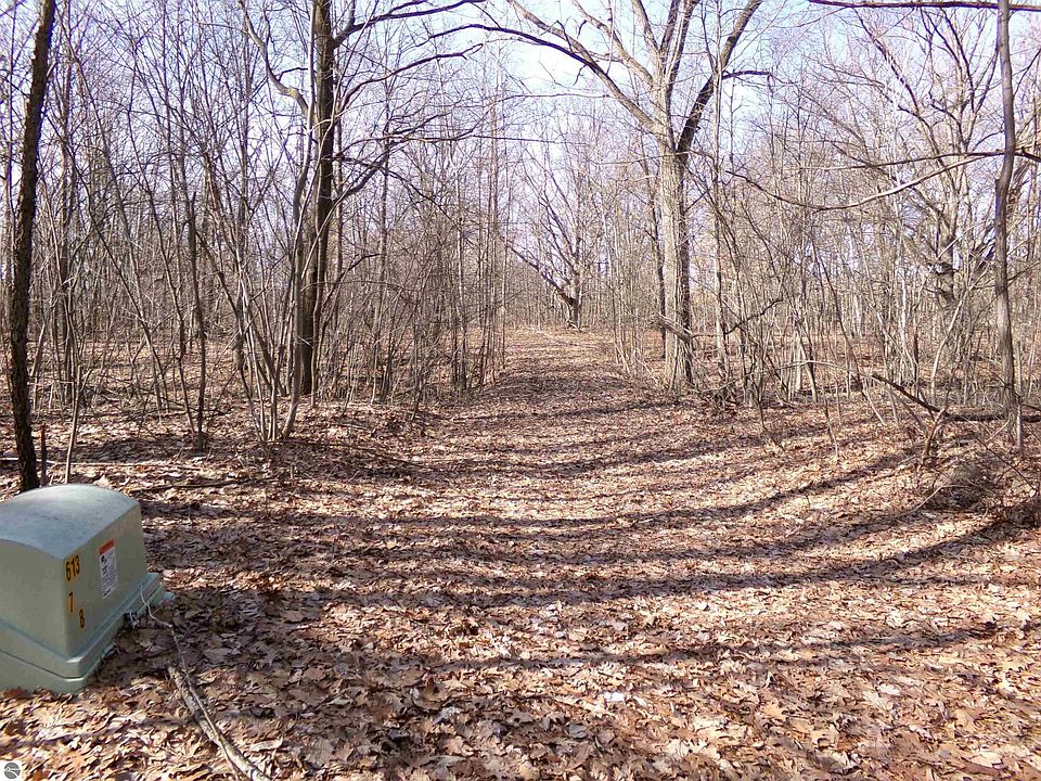 1st image of E River Run Dr