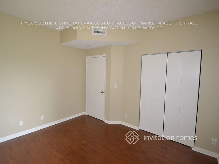 1136 Sorrento Dr — Photo 9