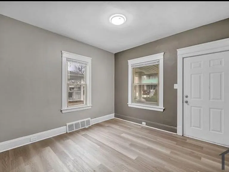 2807 E 124th St #1 — Photo 10