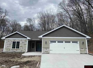 120 Bartholomew Ln, Mankato, MN 56001