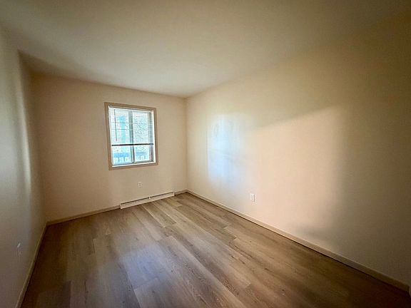 5th image of 40 Bluemound Ct APT 12