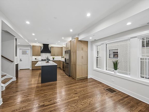 5th image of 742 Highland Ave