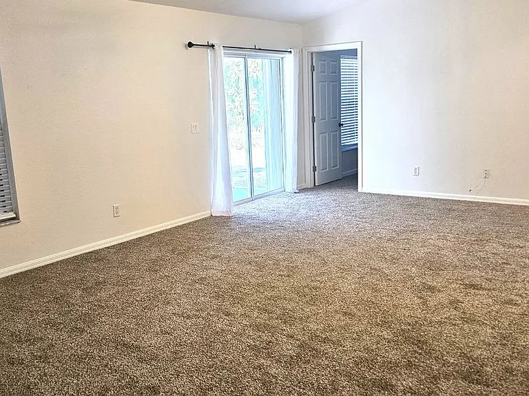 25173 Mercedes Dr — Photo 19