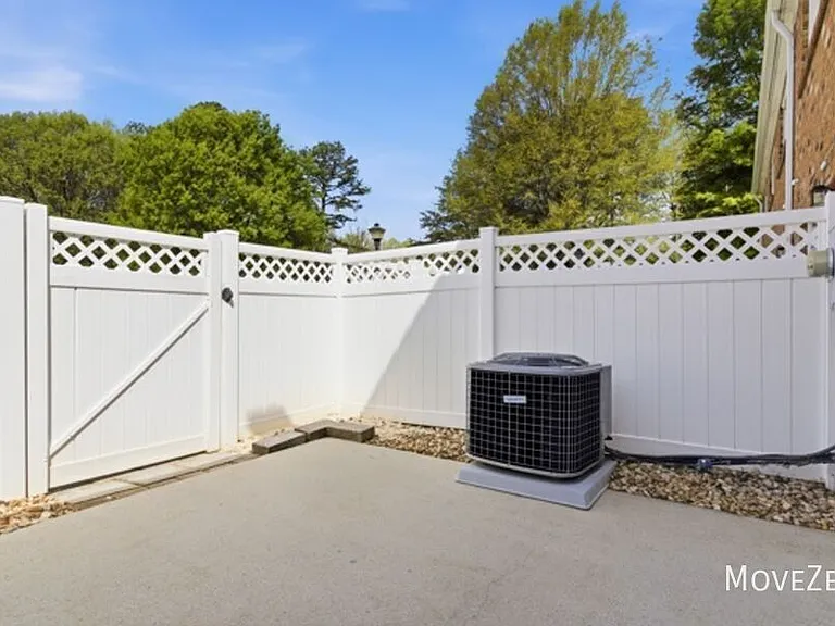 1336 Green Oaks Ln #E — Photo 35