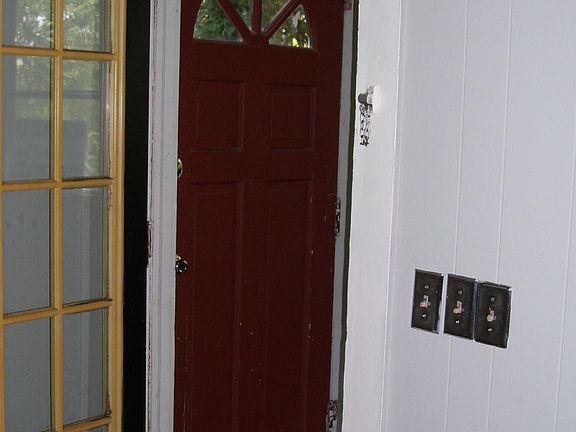 2nd image of 106 Buist Ave #C