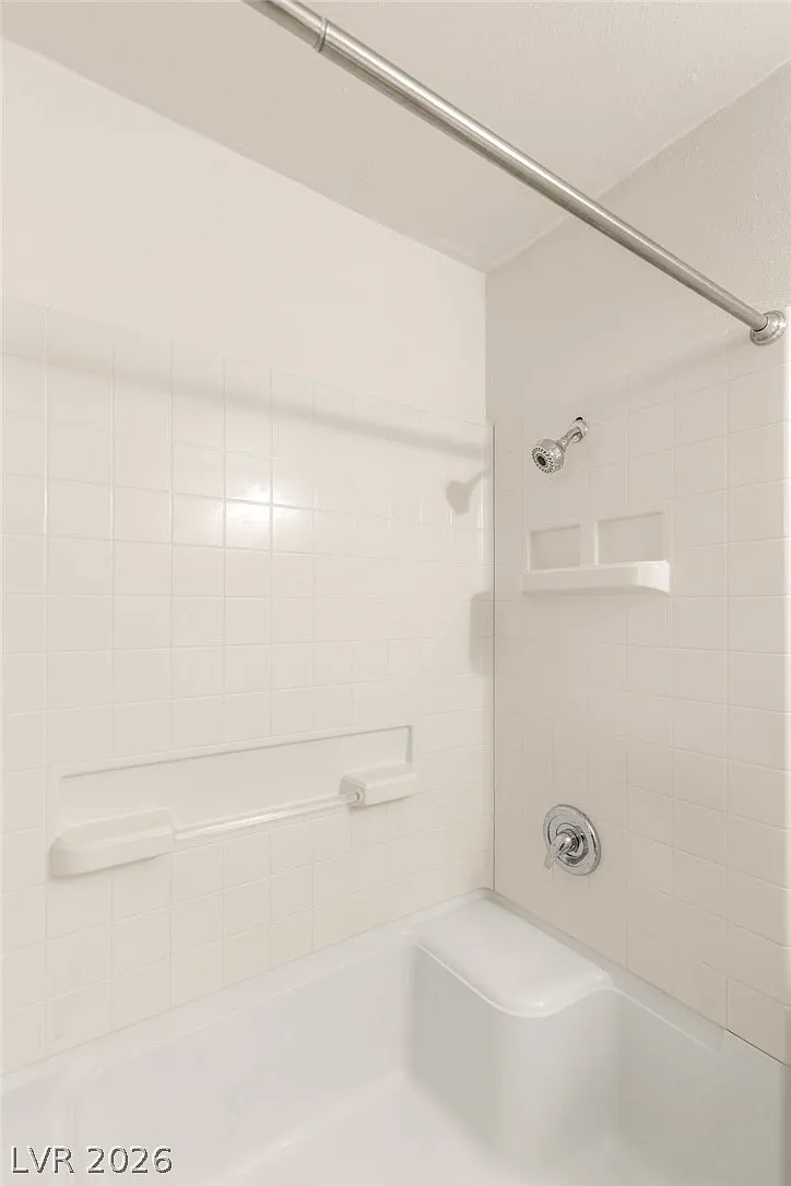 2 bed, 994 sqft, $2,400 — Photo 2