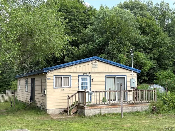 1588 County Route 8, Fulton, NY 13069