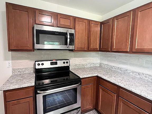 2nd image of 8543 Oak Leaf Rd
