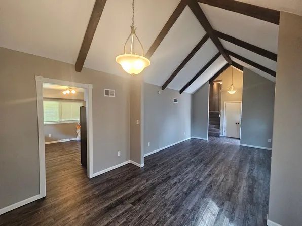 10013 N Harrison Dr, Kansas City, MO 64155