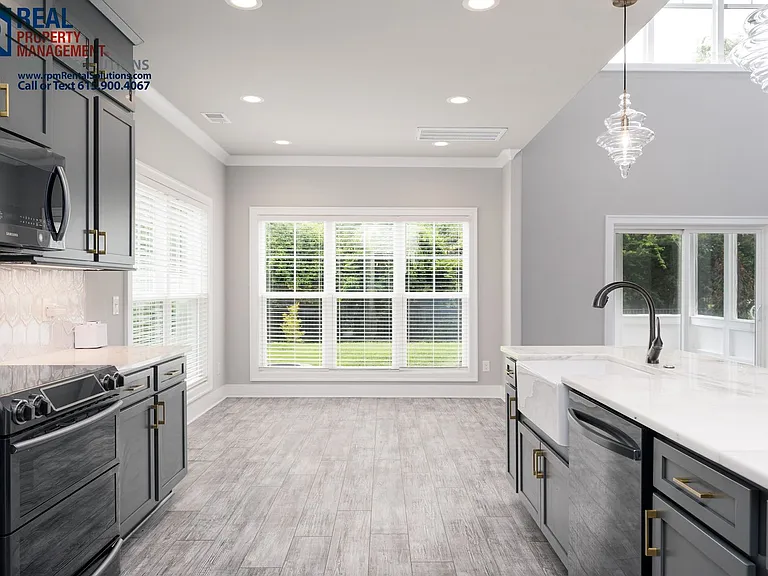 3527 Pershing Dr — Photo 10