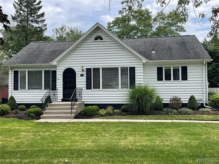 88 E Royal Pkwy — Photo 2