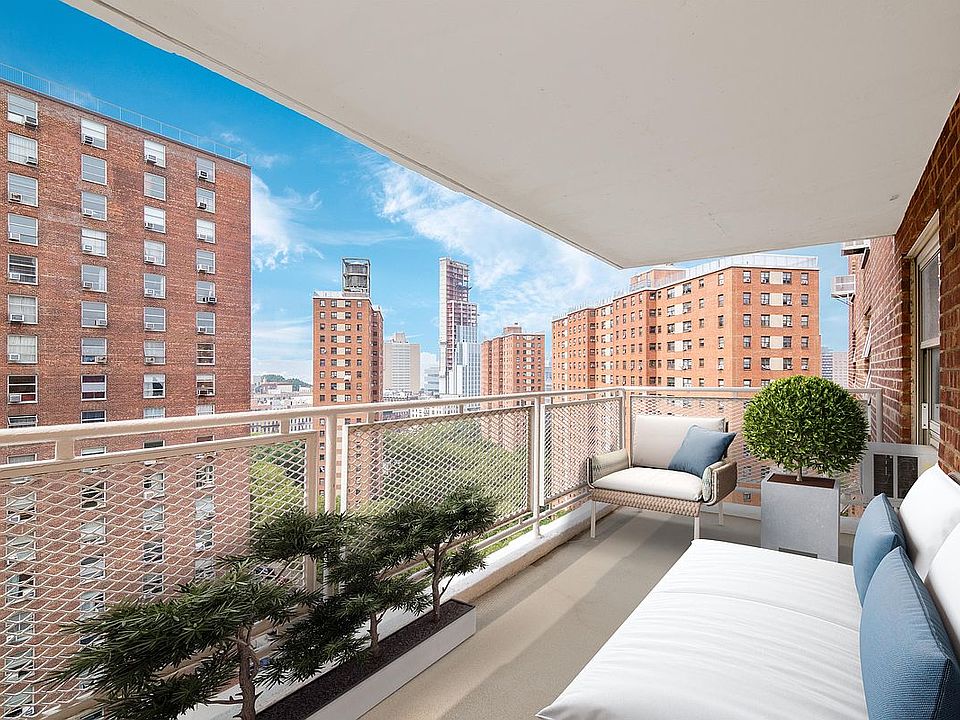 1st image of 80 La Salle St APT 16A