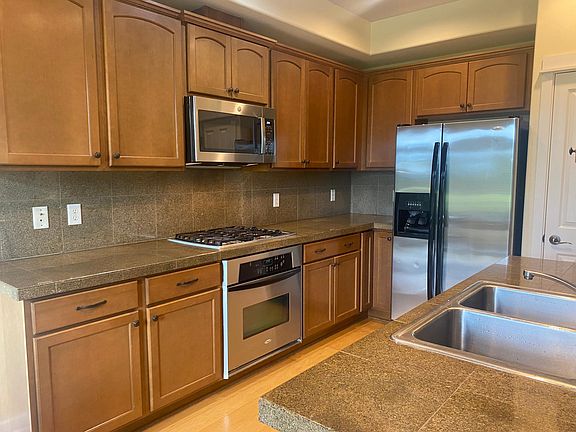3rd image of 702 NE 73rd Ave