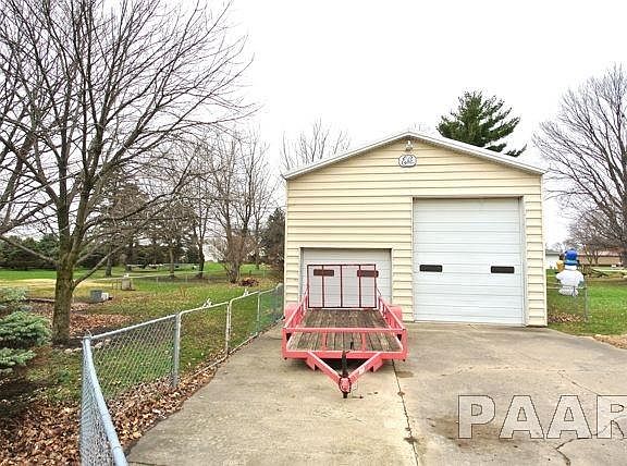 5th image of 633 N Town Ave