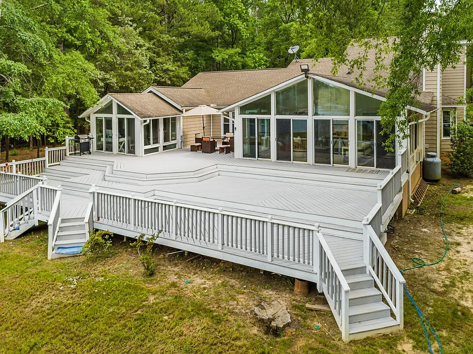 311 Derrick Ln