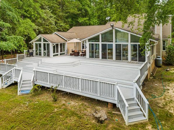 311 Derrick Ln