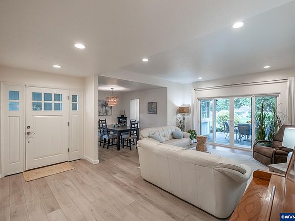 5th image of 3074 Oakcrest Dr NW