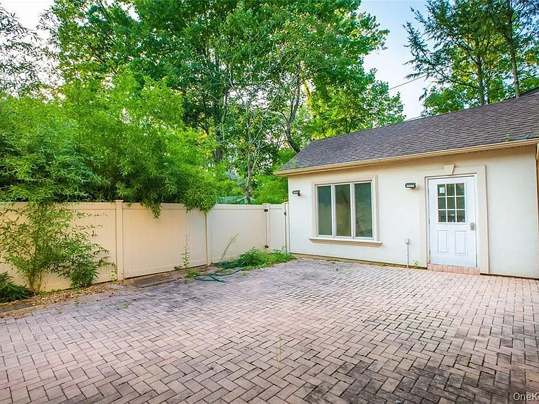 27 Elliot Rd — Photo 34