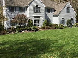 8 Dr Tonys Rd, Katonah, NY 10536