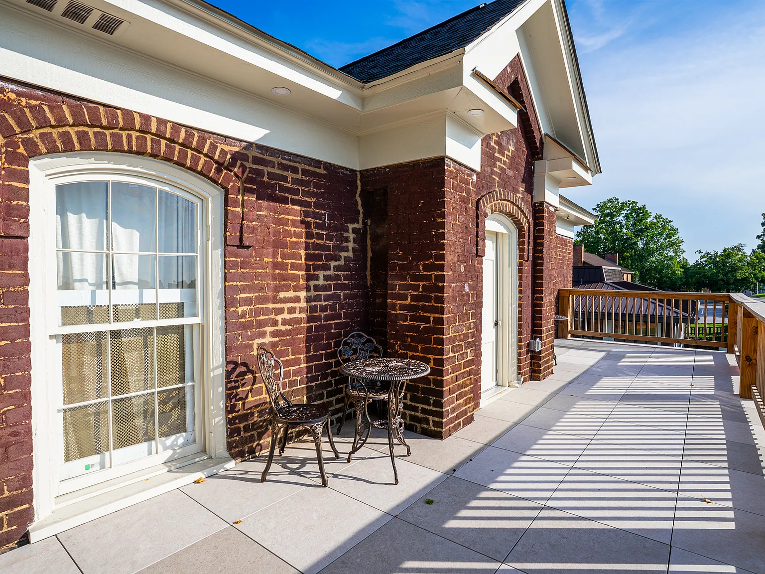 5 bed, $2,000 — Photo 2