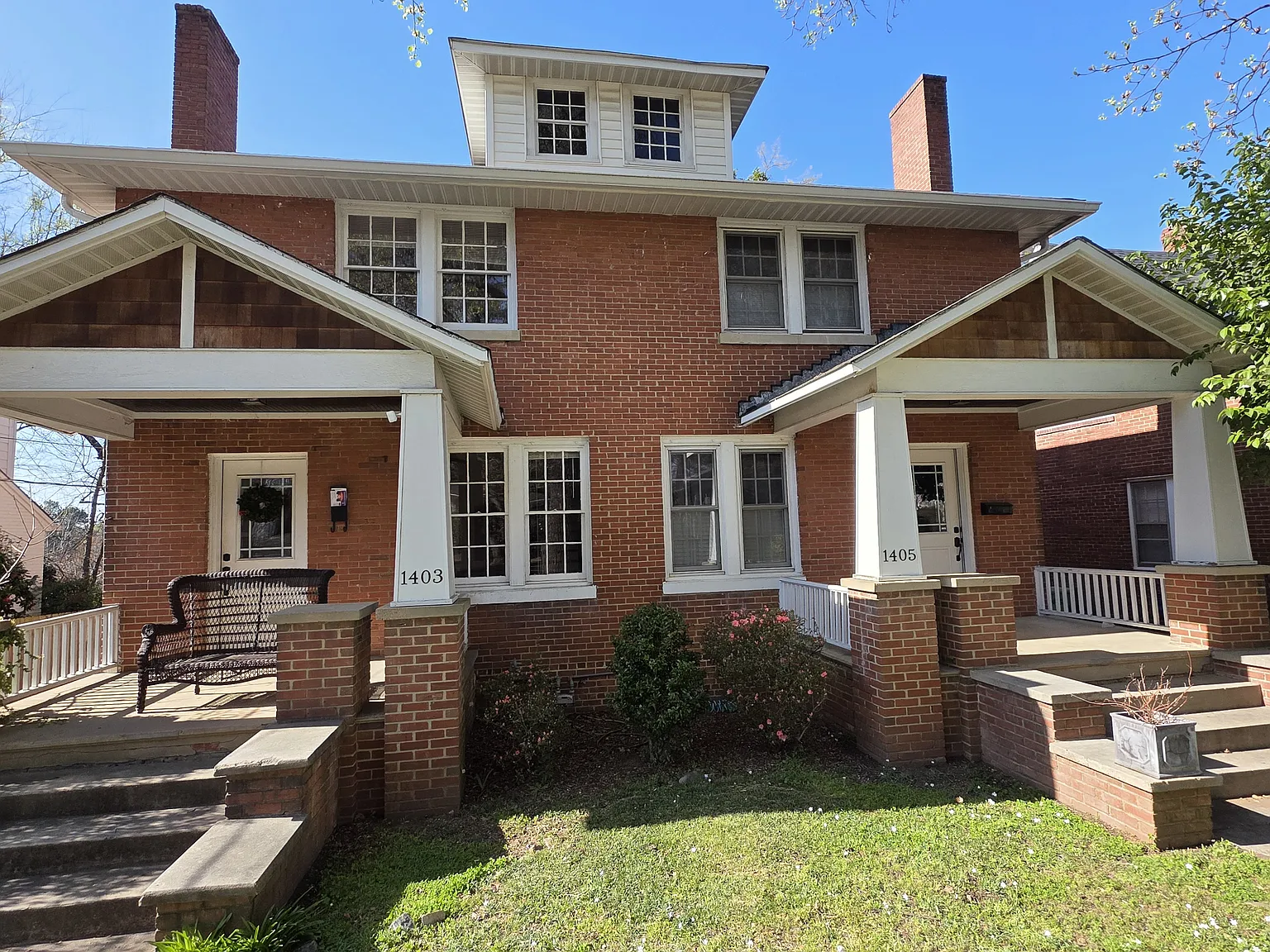 3 bed, 1.5 bath, 1300 sqft, $2,500 — Photo 1