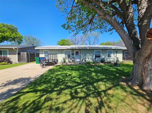 5852 Lyle St, Westworth Village, TX 76114