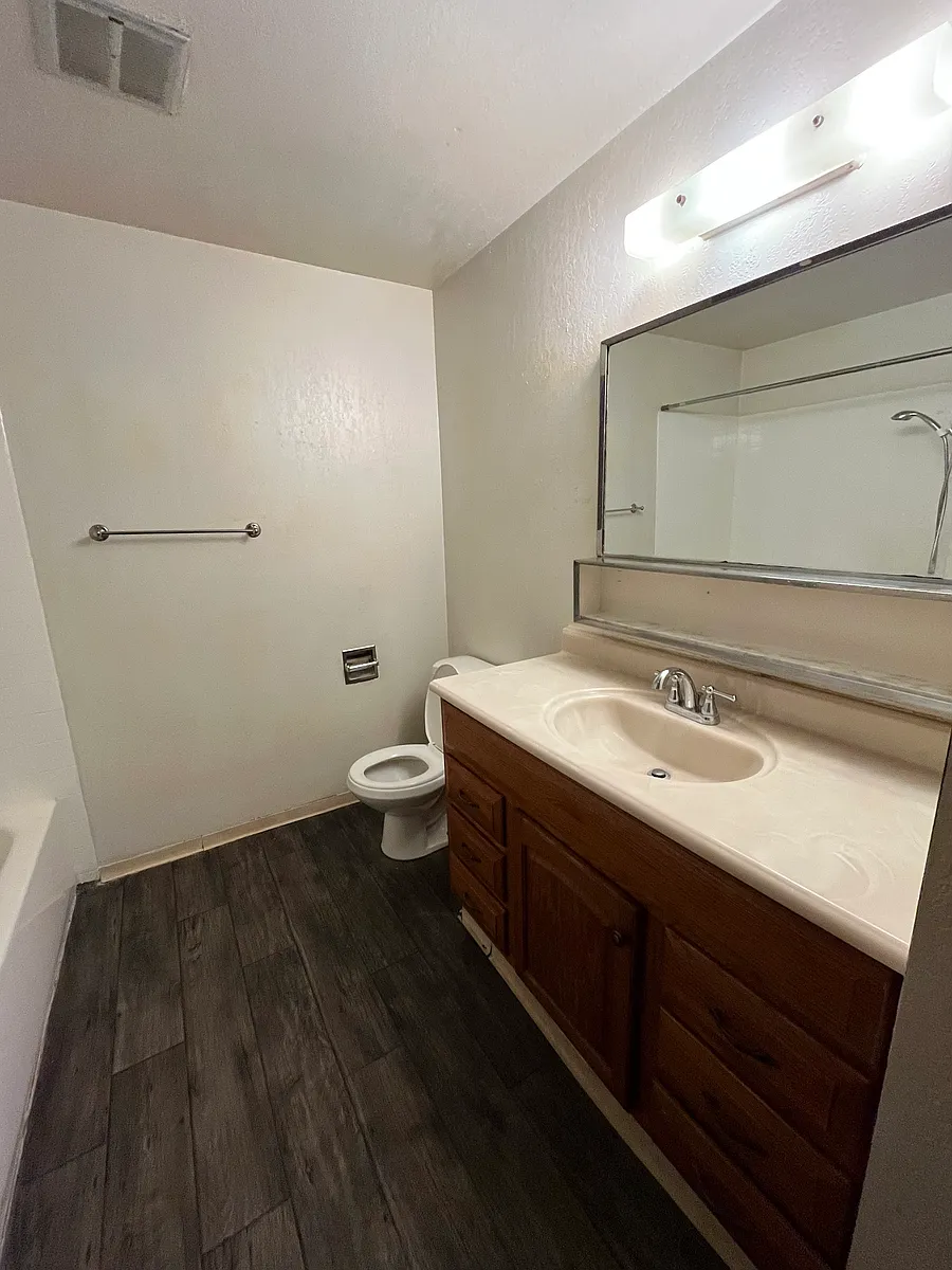 Building Photo - 409 N 6th St #D