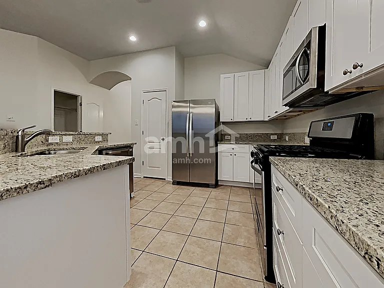30114 Saw Oaks Dr — Photo 3