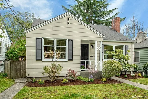 5010 36th Ave NE Photo 1