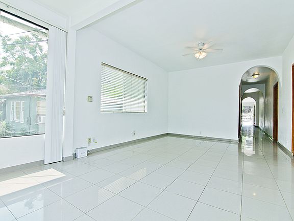 3rd image of 1027 El Paso Dr