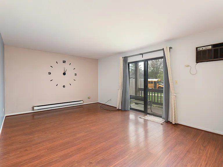 425 Berkshire Dr #16 — Photo 2
