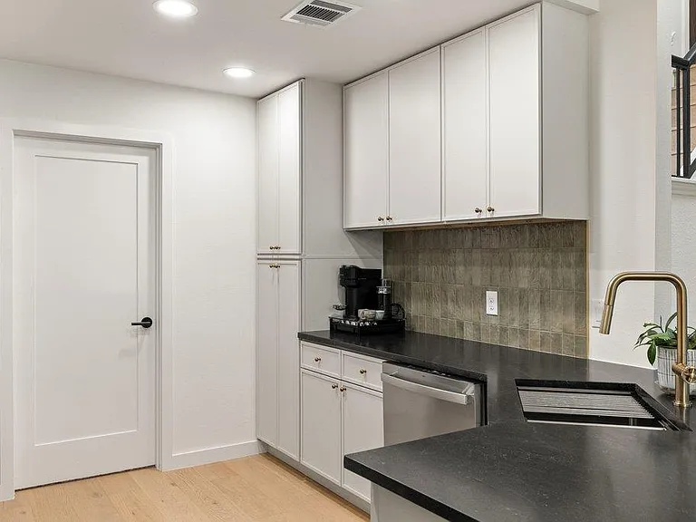 8202 Cache Dr — Photo 13