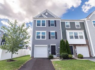 577 Thumper Dr, Ranson, WV 25438
