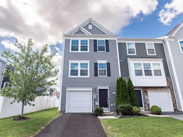 577 Thumper Dr, Ranson, WV 25438