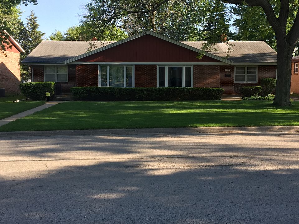 Front view/Front Yard