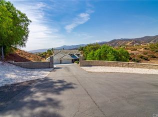 21920 Calle Del Lirio St, Corona, CA 92883