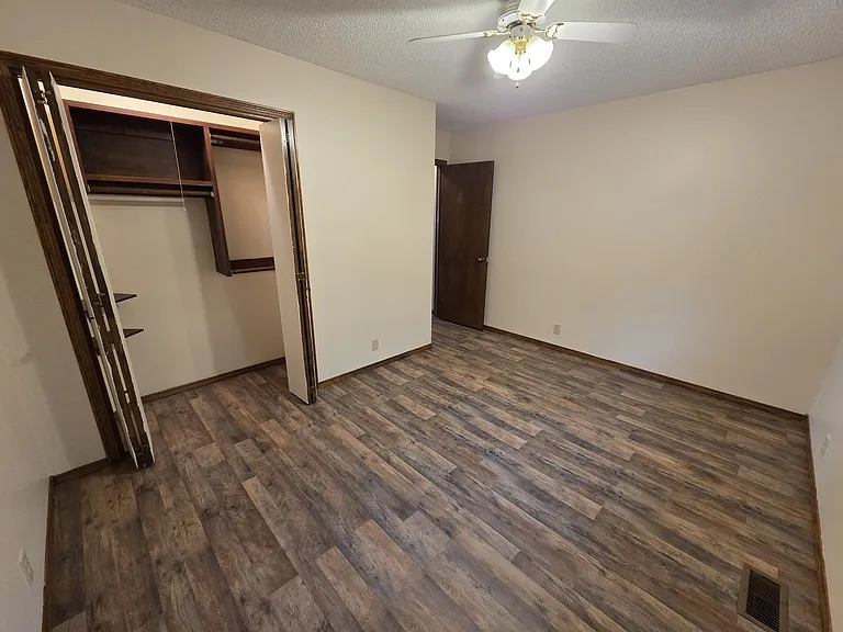 4133 N Auburn St — Photo 8