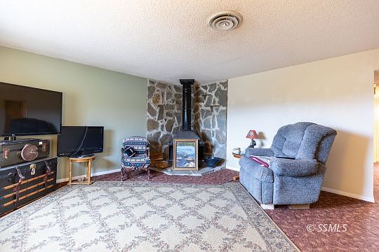 3rd image of 930 W Vulcan Ave