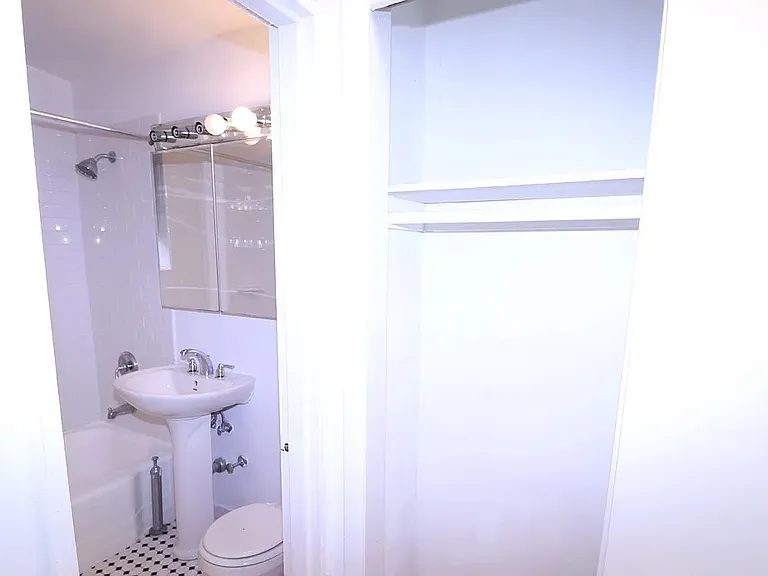14345 Sanford Ave #206 — Photo 6