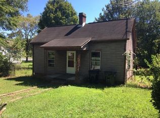 63 W 8th St, Lexington, NC 27295