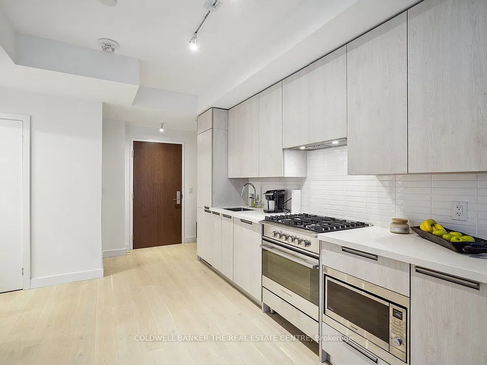 160 Kingsway Cres #307