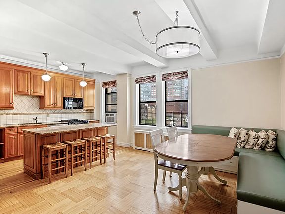 3rd image of 28 W 69th St APT 9A