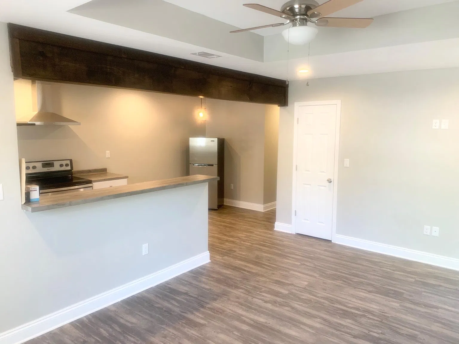 1607 Kelly Ave — Photo 4