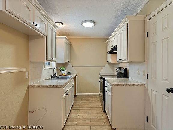 4th image of 2205 Woodrow St